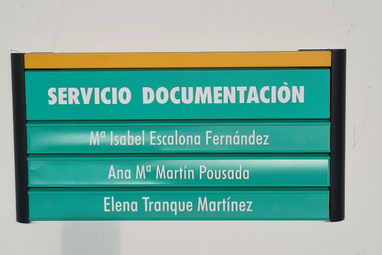 Cartel del Servicio de Documentación de la Biblioteca Central de Cáceres